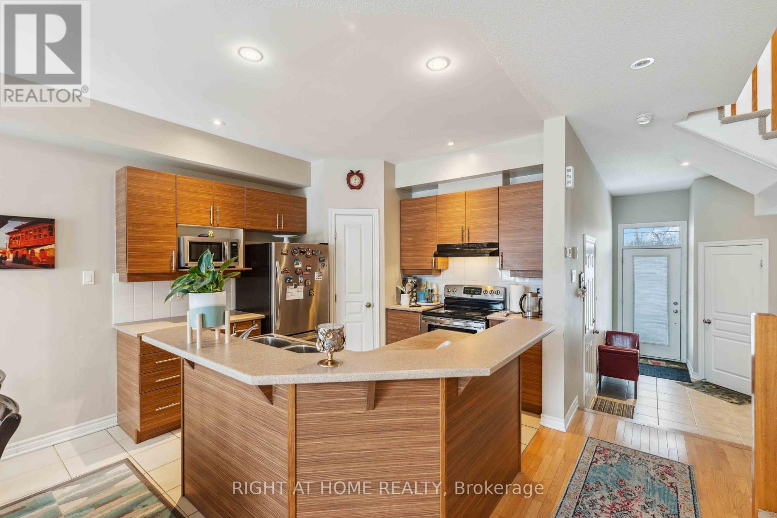 300 Cooks Mill Crescent Property Photo 8