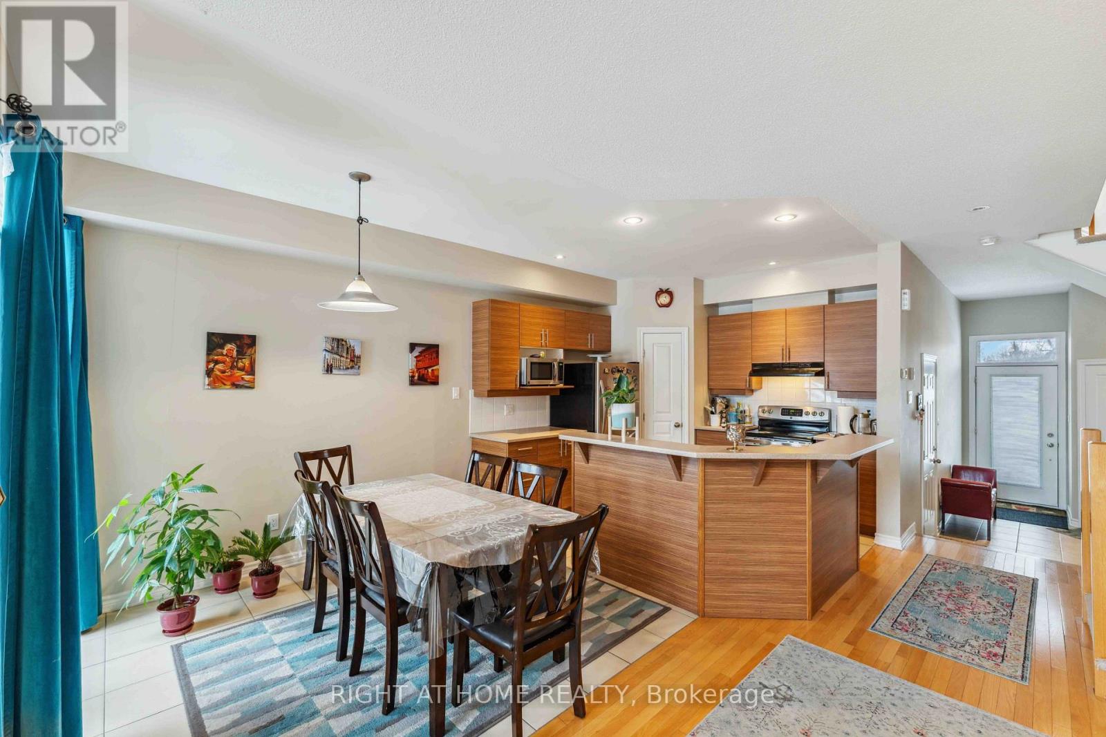 300 Cooks Mill Crescent Property Photo 12