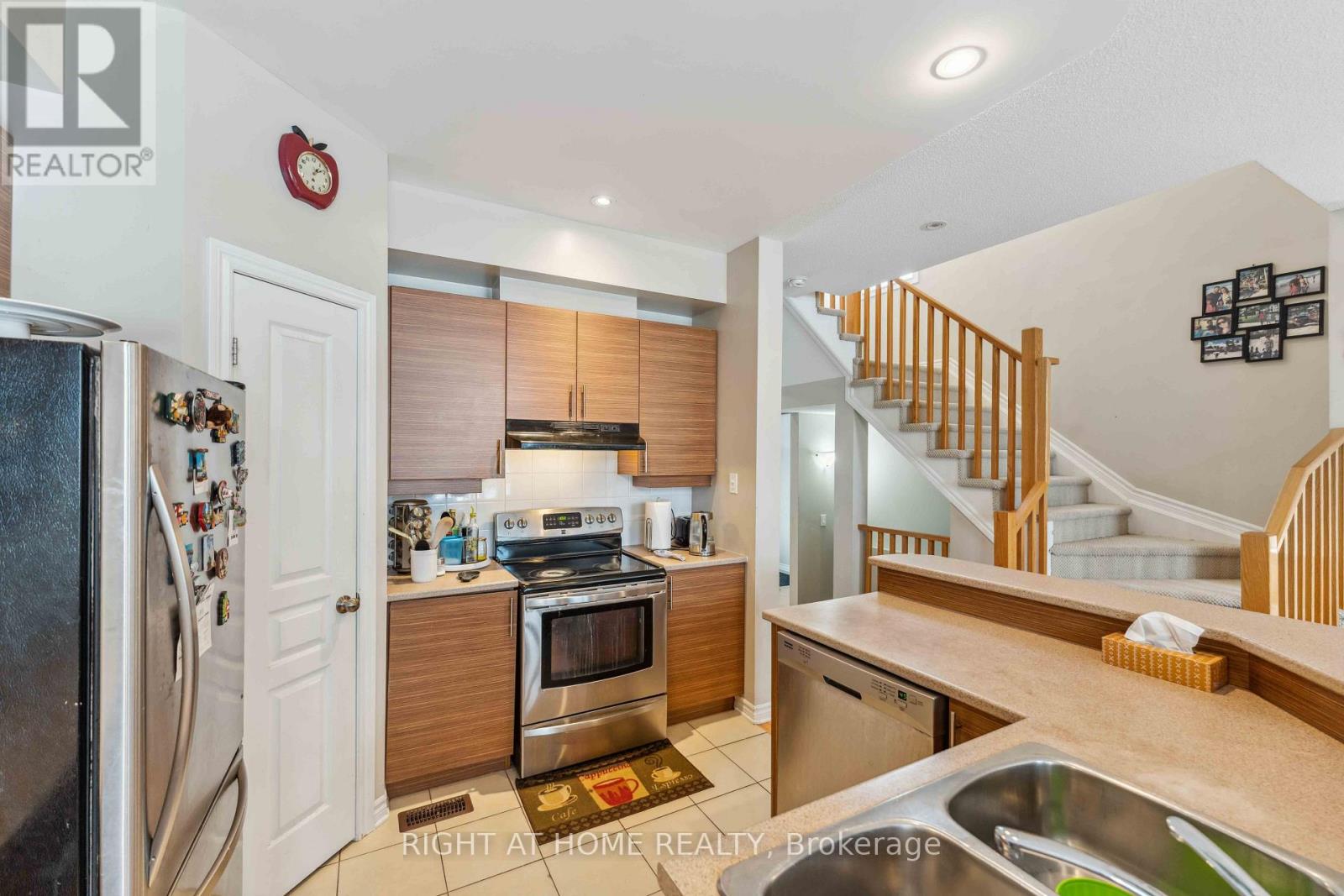 300 Cooks Mill Crescent Property Photo 19