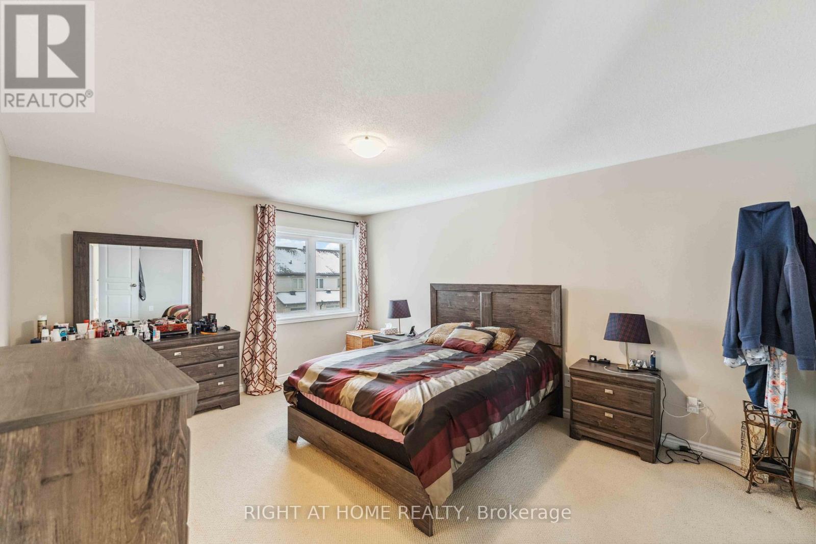 300 Cooks Mill Crescent Property Photo 25