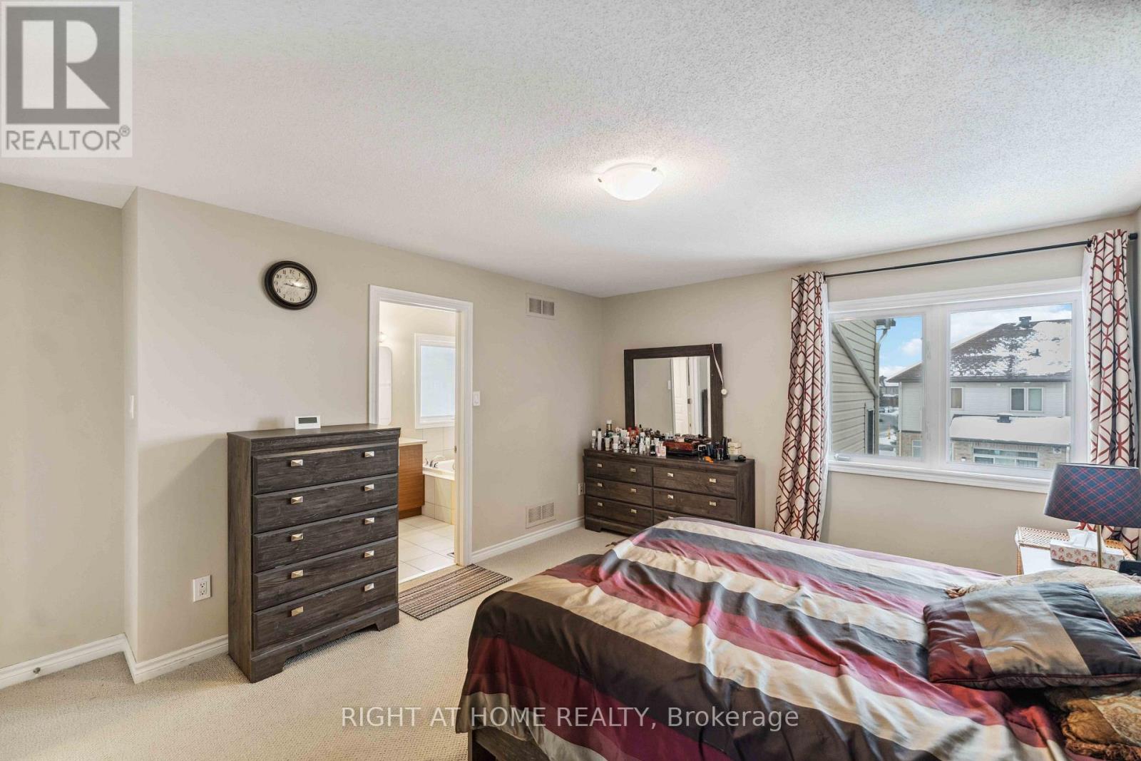 300 Cooks Mill Crescent Property Photo 26
