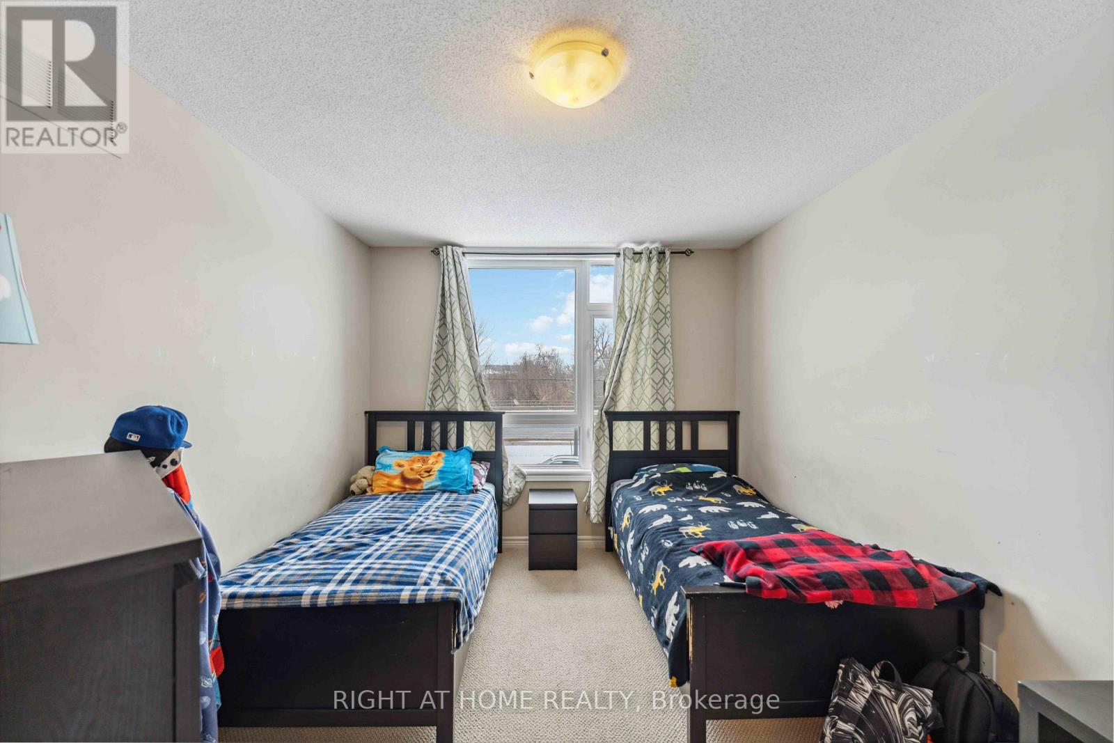 300 Cooks Mill Crescent Property Photo 32