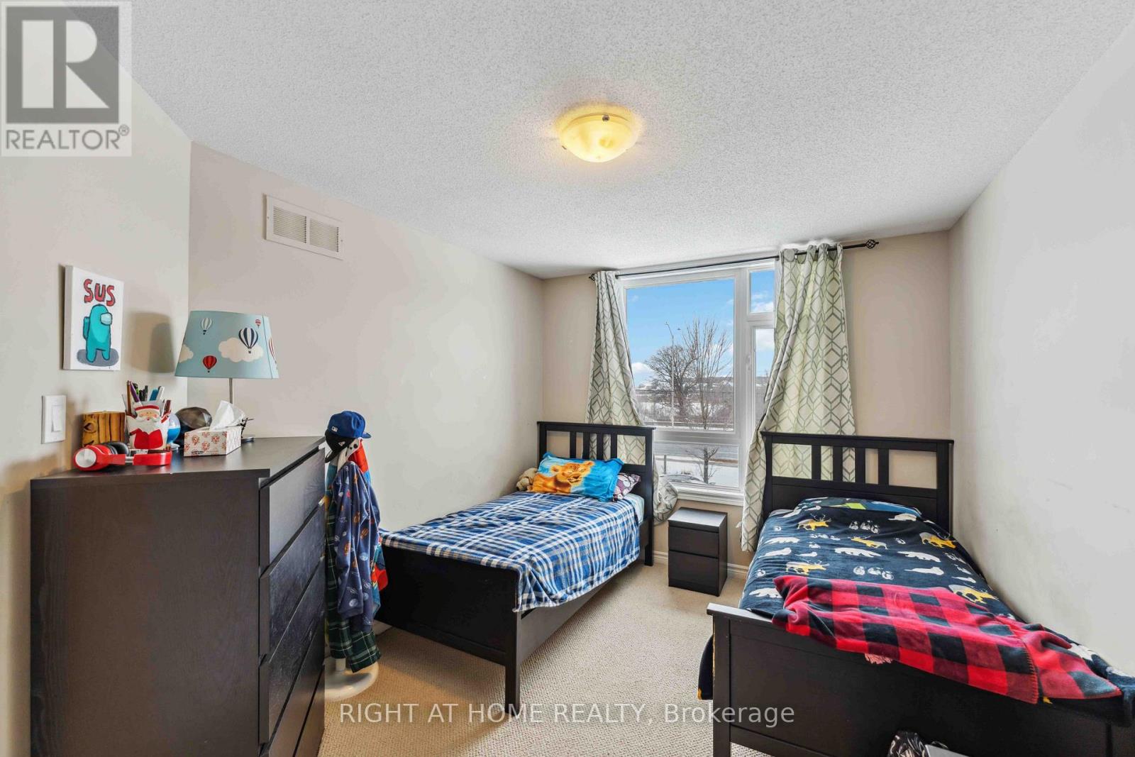 300 Cooks Mill Crescent Property Photo 33