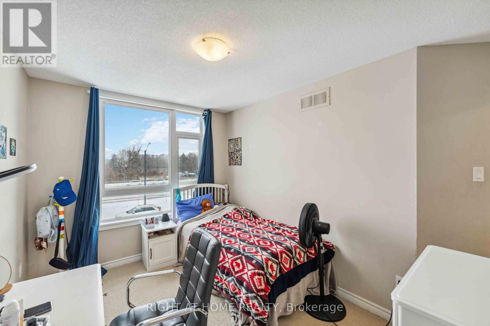 300 Cooks Mill Crescent Property Photo 37