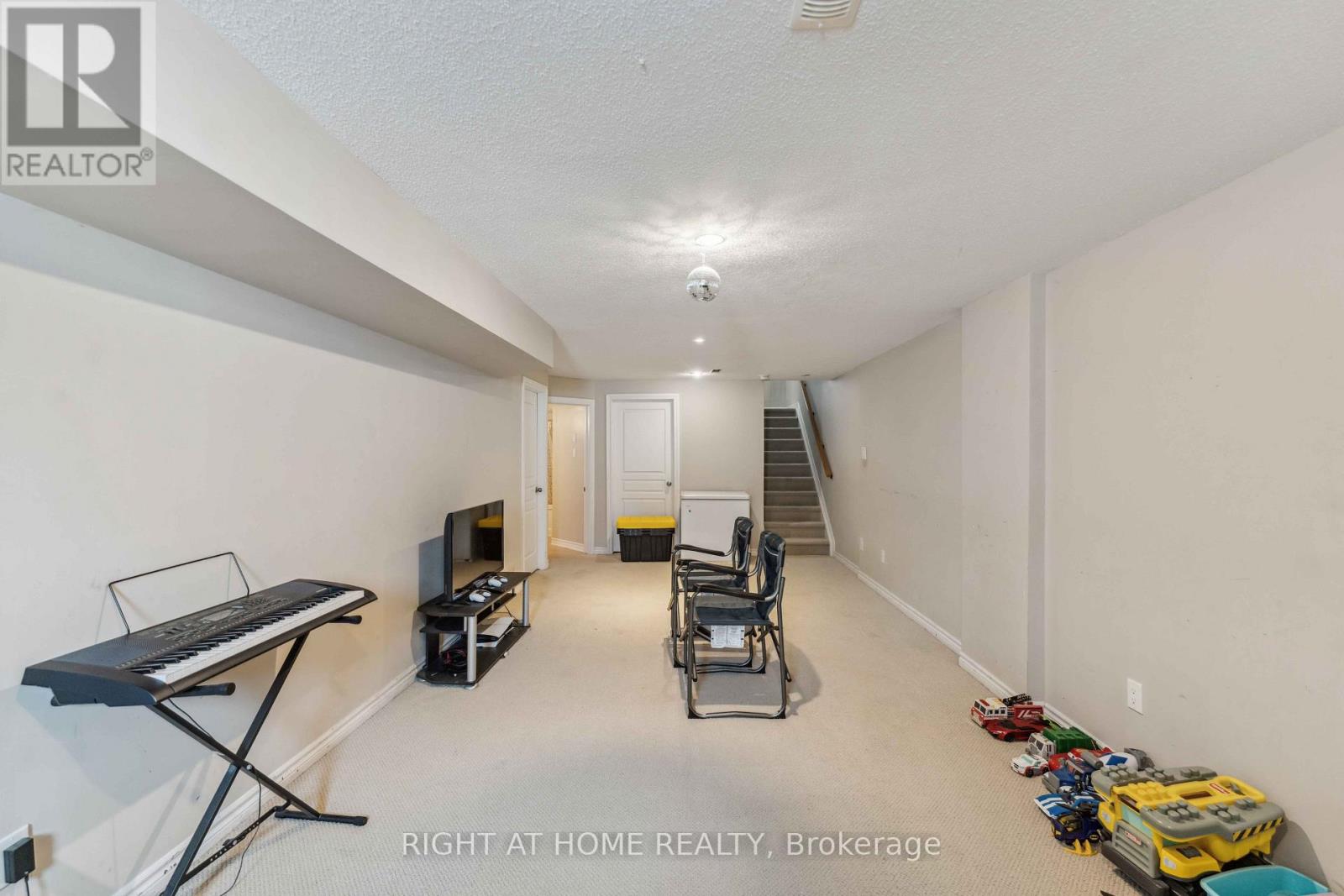 300 Cooks Mill Crescent Property Photo 44