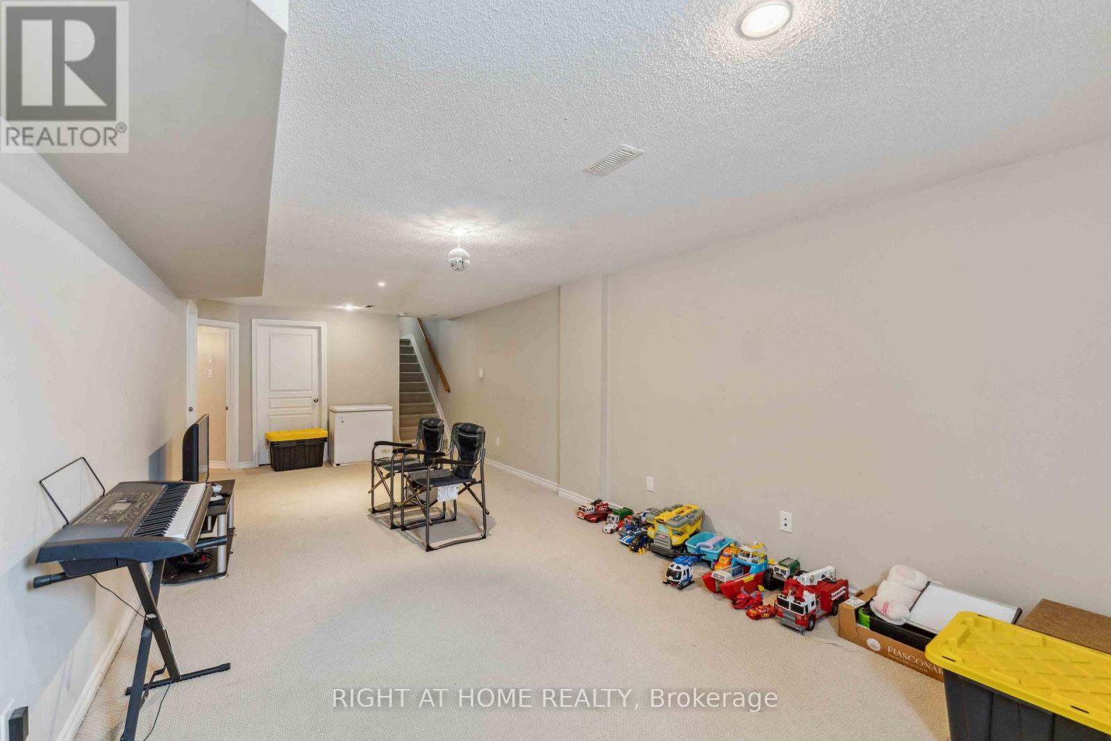 300 Cooks Mill Crescent Property Photo 45