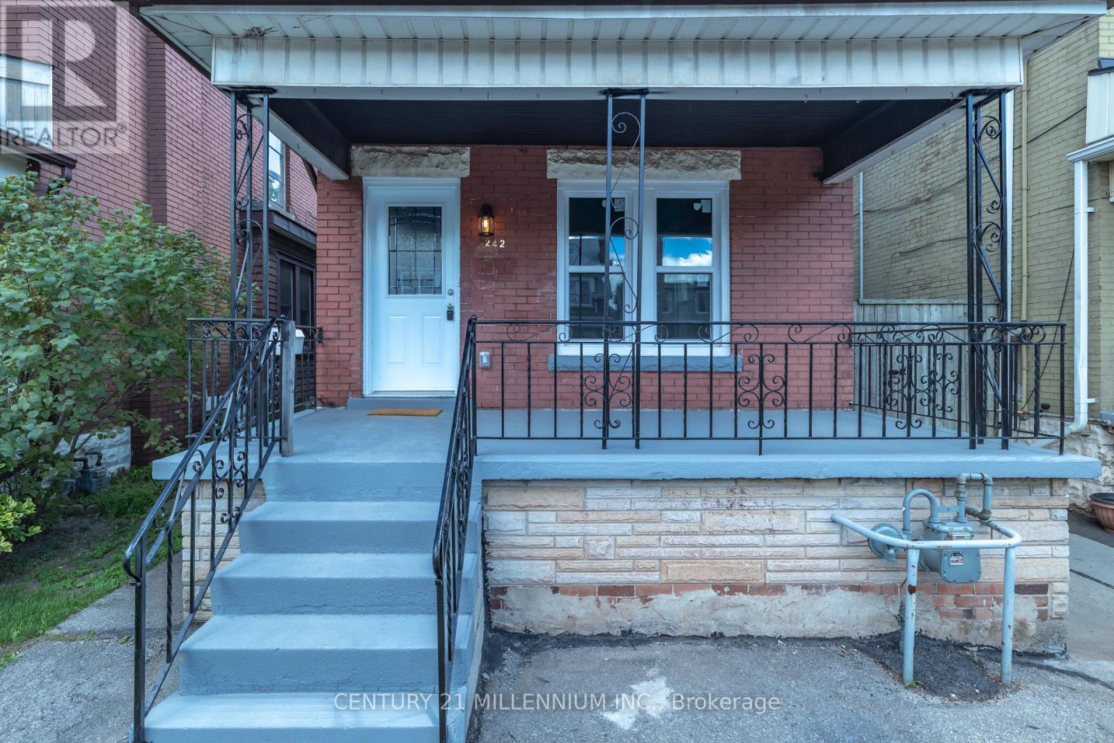 242 Balmoral Avenue N Property Photo 2