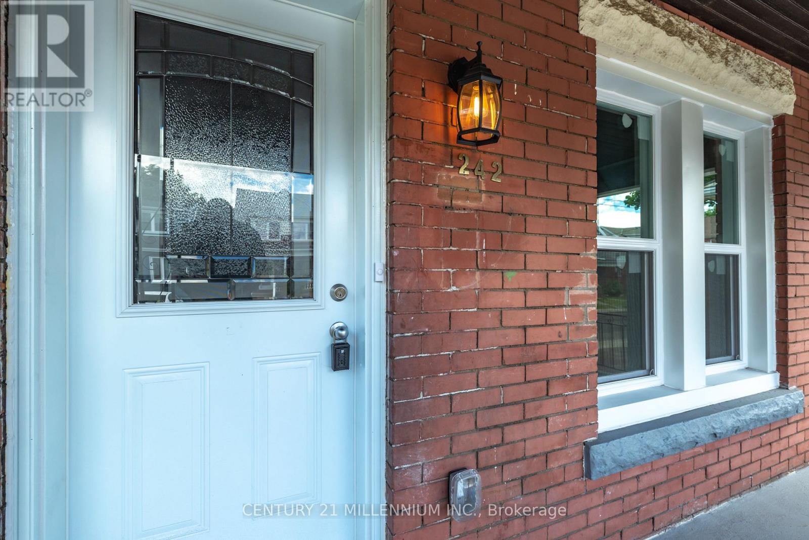 242 Balmoral Avenue N Property Photo 10