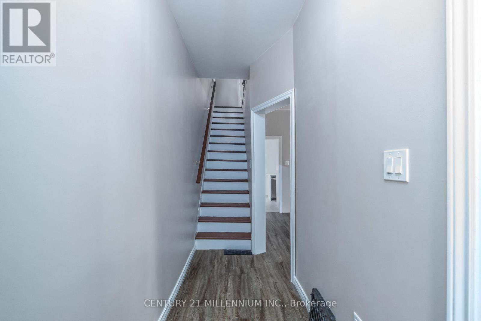 242 Balmoral Avenue N Property Photo 12