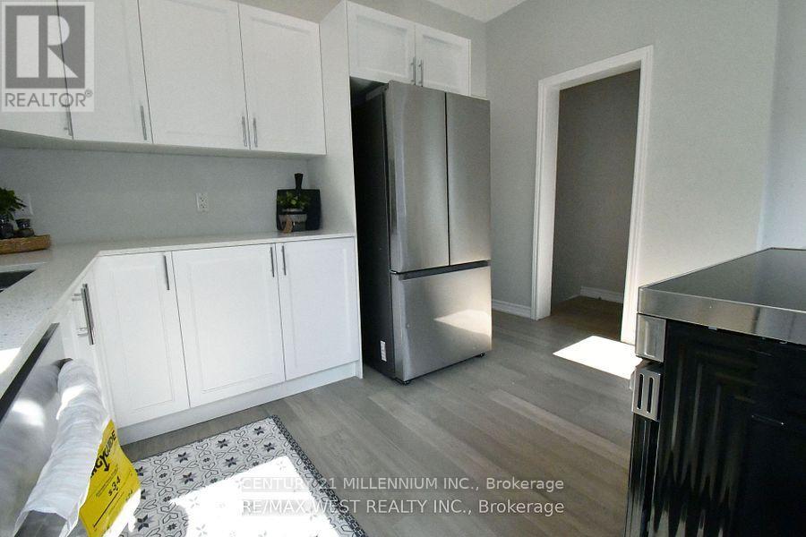 242 Balmoral Avenue N Property Photo 17