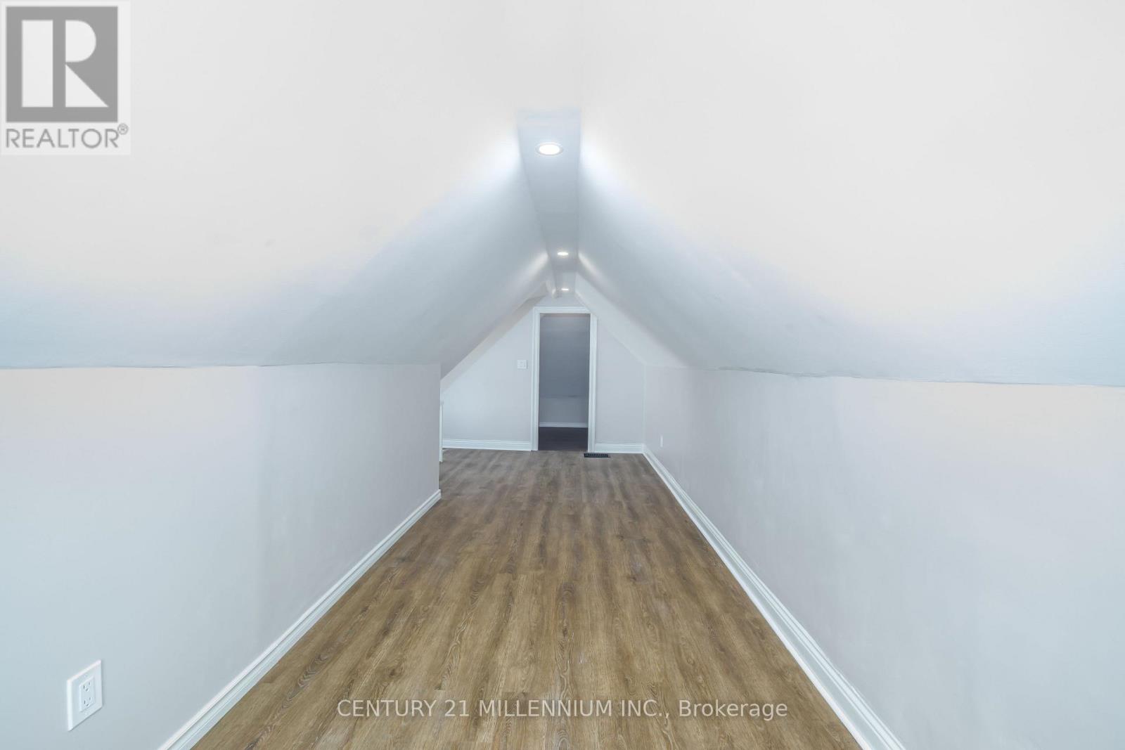 242 Balmoral Avenue N Property Photo 28