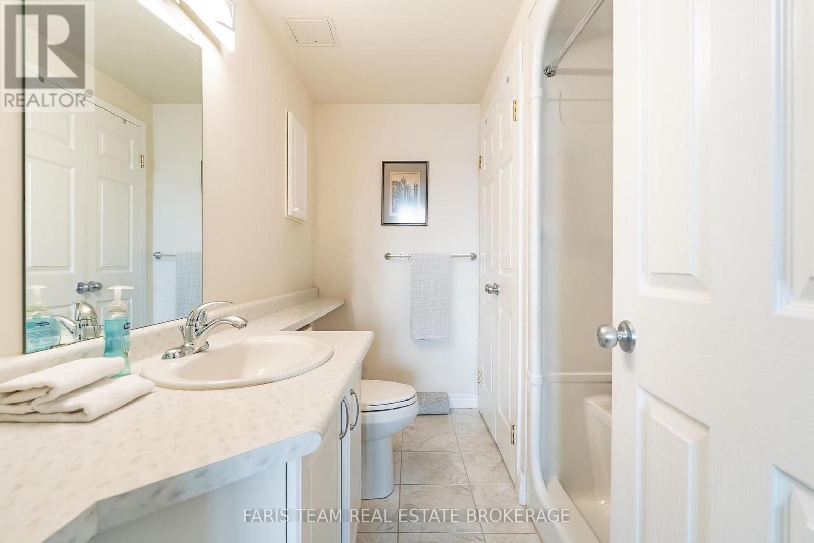 301 - 10 Bay Street E Property Photo 19
