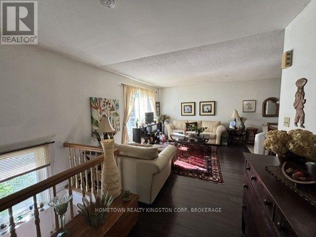 970 Killarney Crescent Property Photo 3