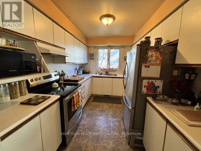 970 Killarney Crescent Property Photo 6
