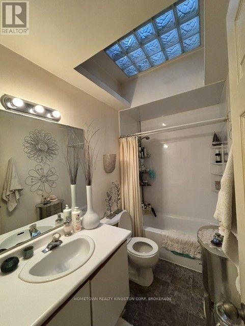 970 Killarney Crescent Property Photo 9