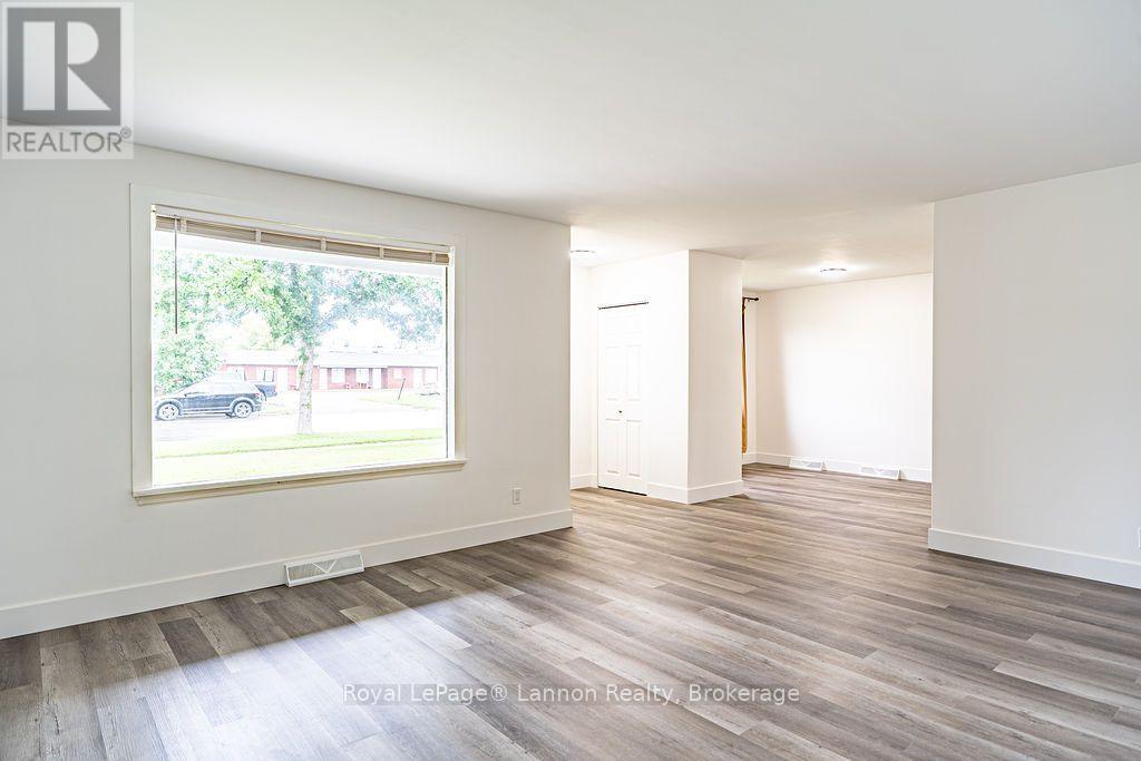 356 Kingsway Avenue Property Photo 4