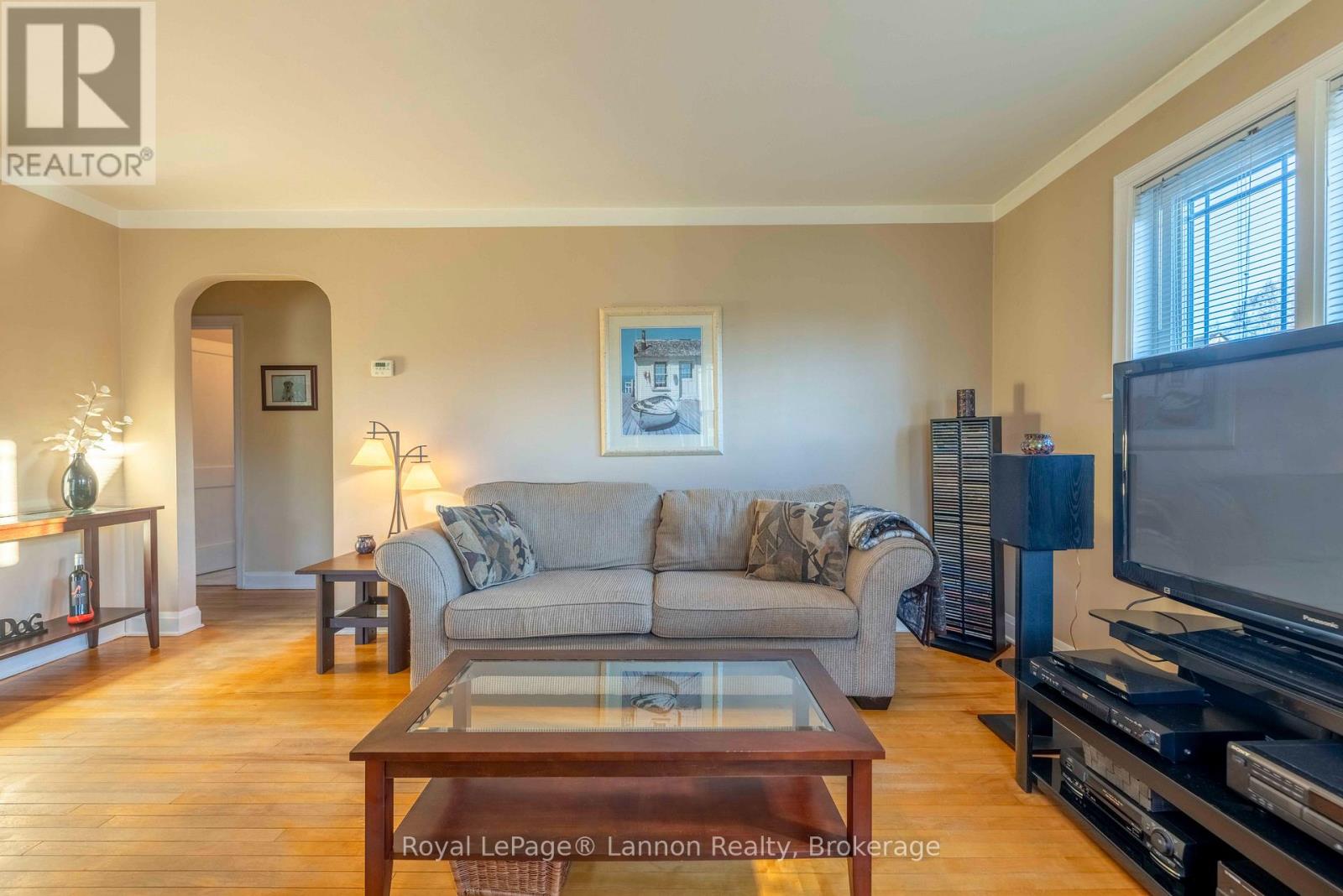 349 Algoma Street N Property Photo 2