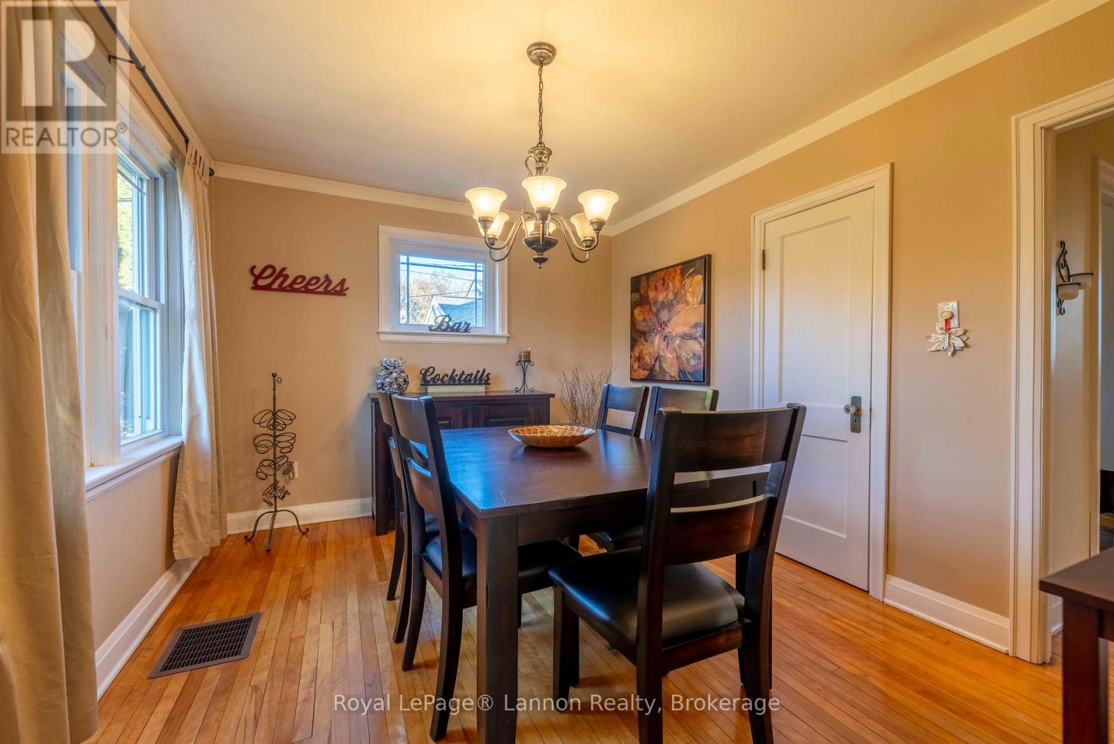 349 Algoma Street N Property Photo 6