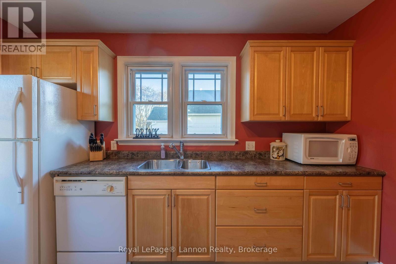 349 Algoma Street N Property Photo 8