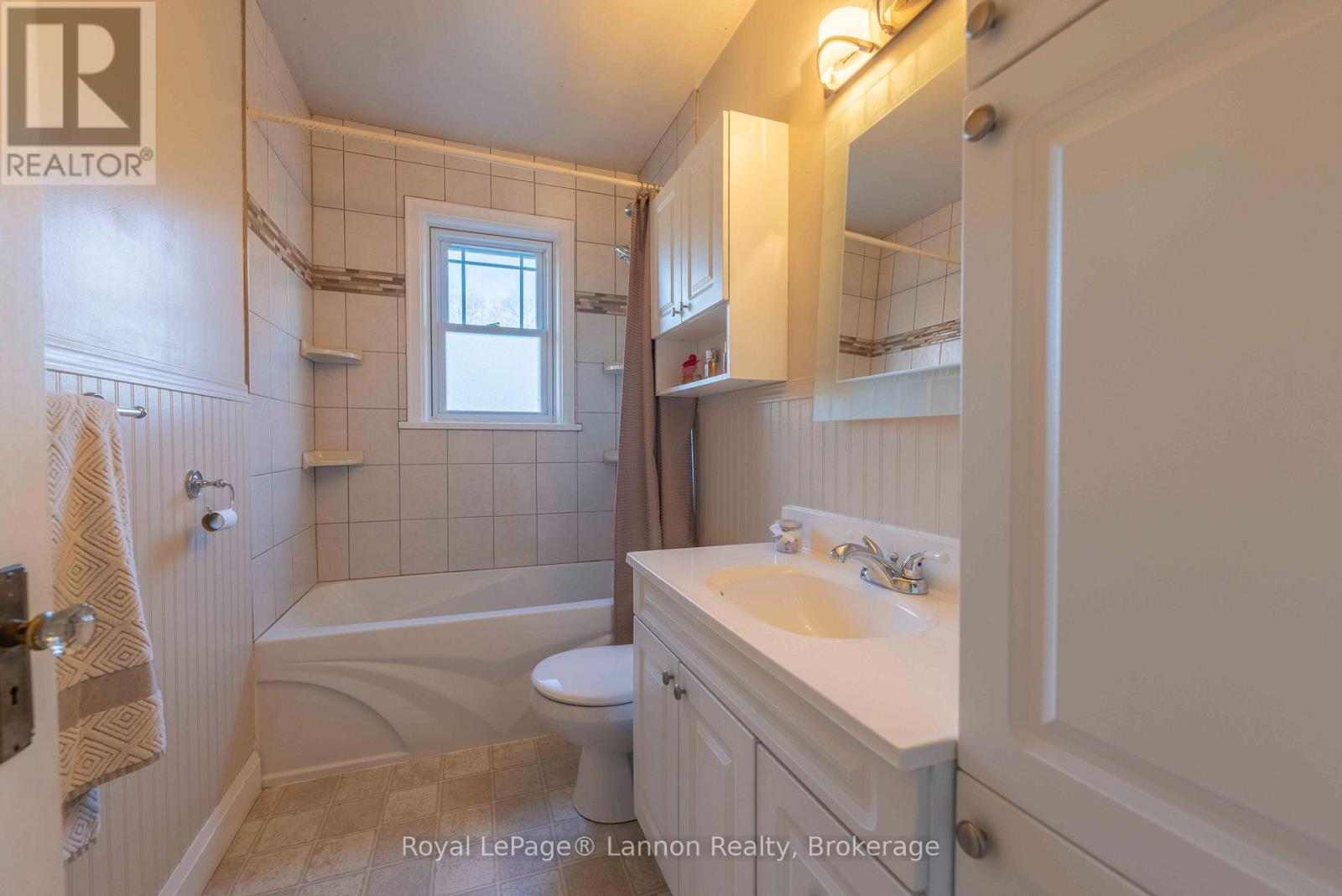 349 Algoma Street N Property Photo 12