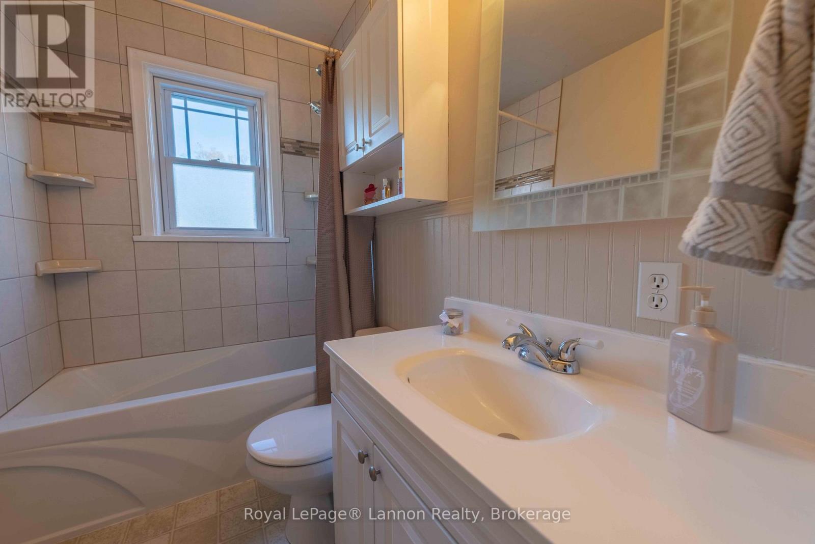 349 Algoma Street N Property Photo 13