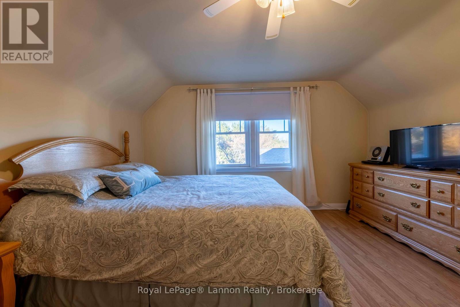 349 Algoma Street N Property Photo 16