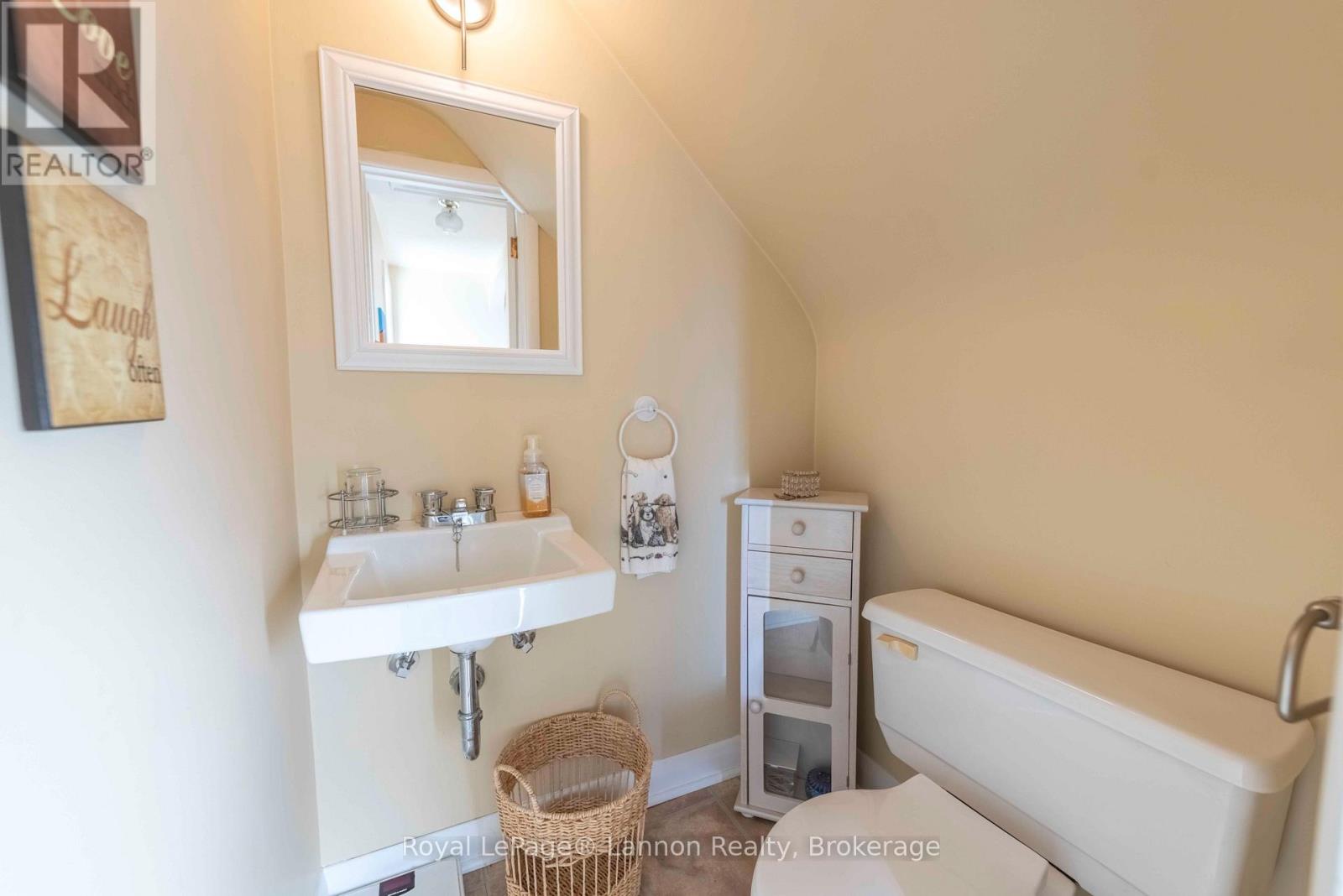 349 Algoma Street N Property Photo 20