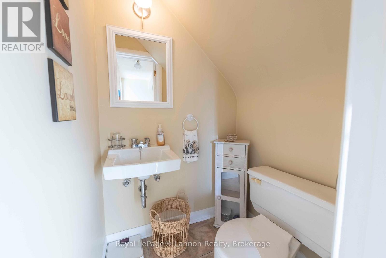 349 Algoma Street N Property Photo 21