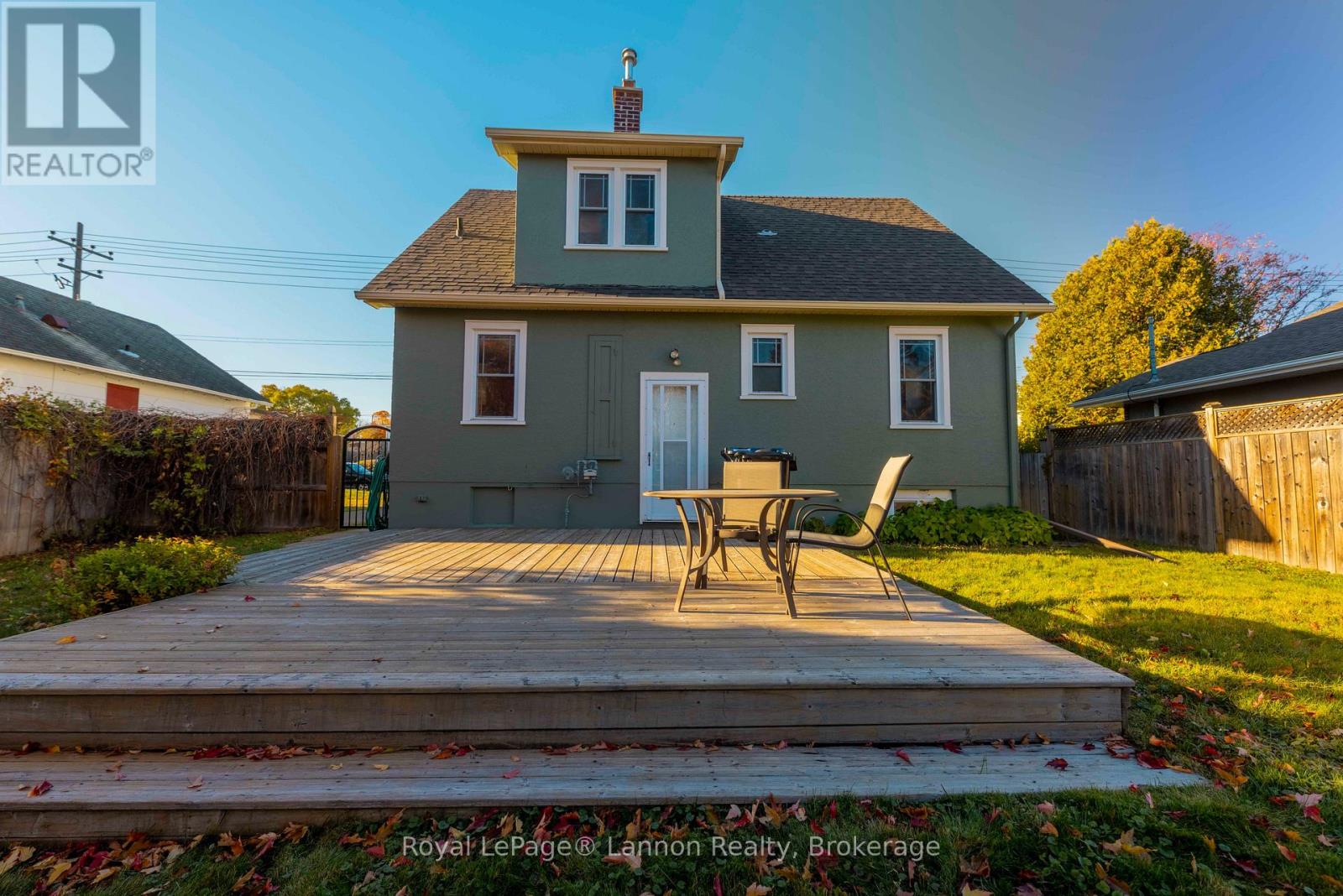 349 Algoma Street N Property Photo 23
