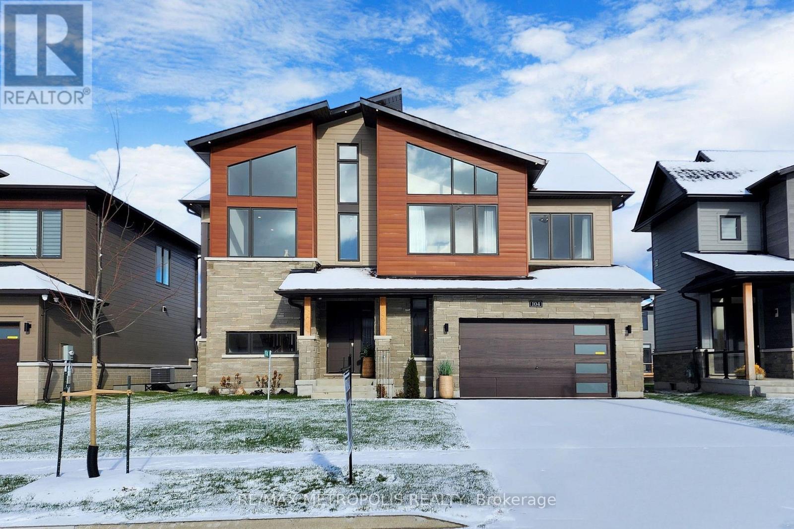 104 Stoneleigh Drive Property Photo 2