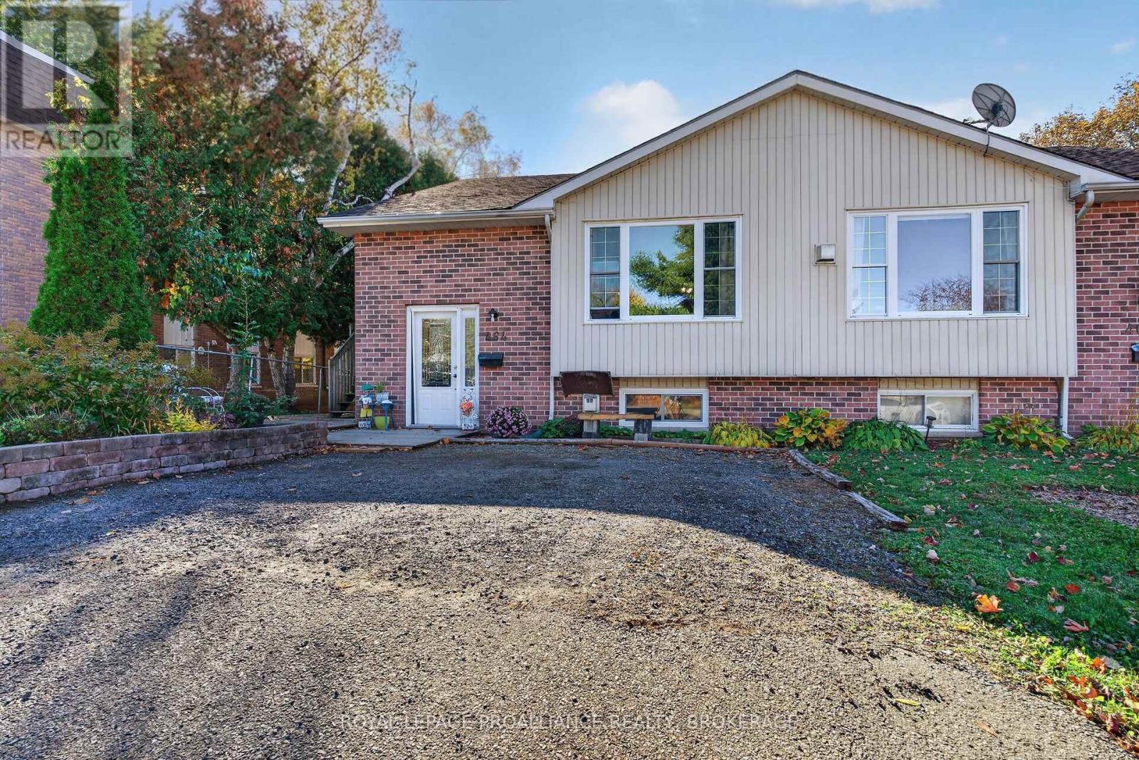 464 Henrietta Street Property Photo 3