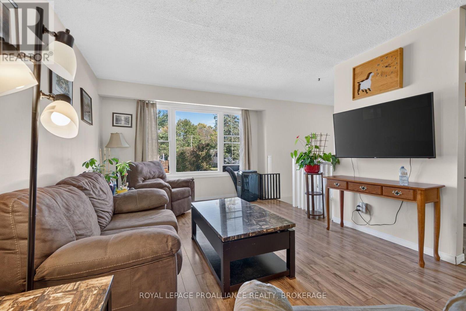464 Henrietta Street Property Photo 5