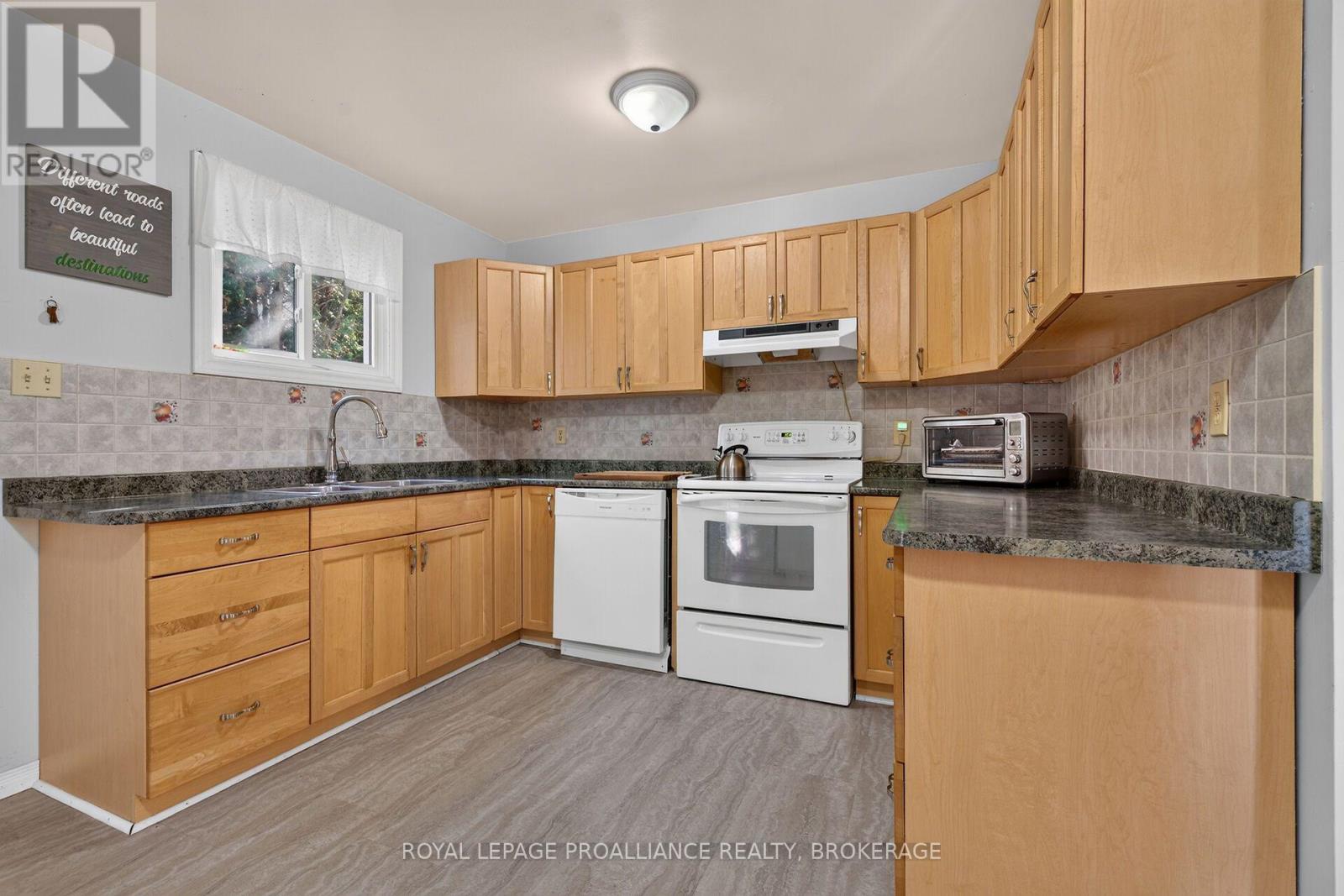 464 Henrietta Street Property Photo 8