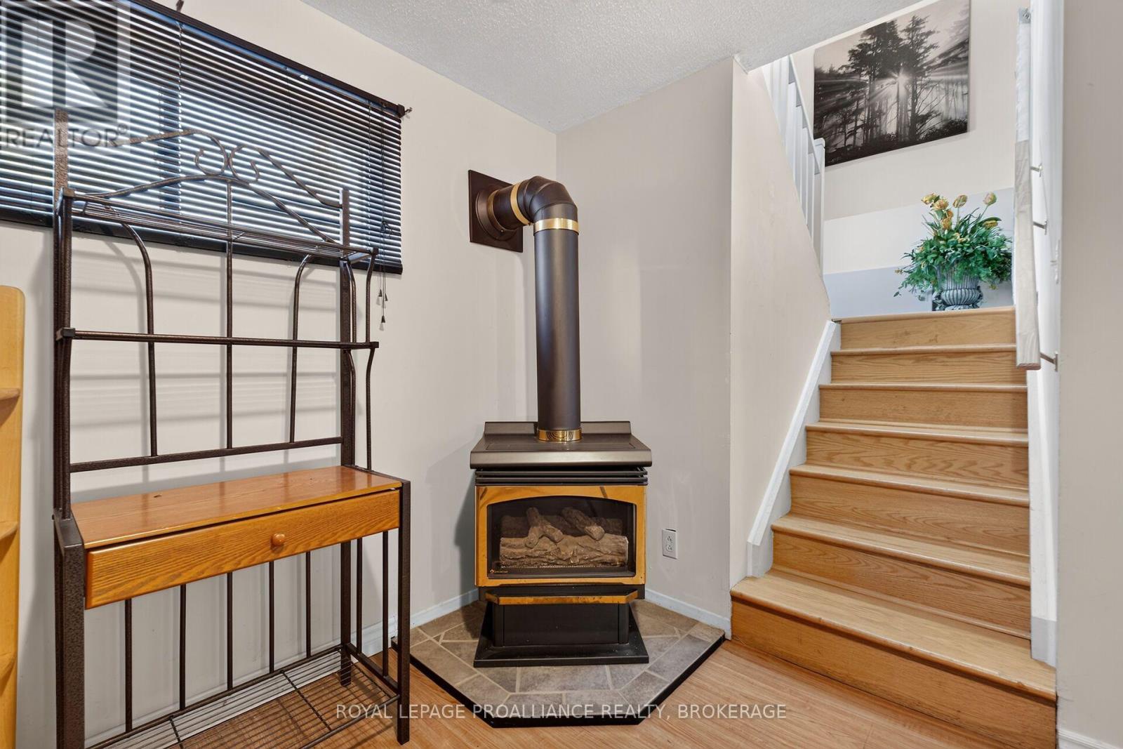 464 Henrietta Street Property Photo 23