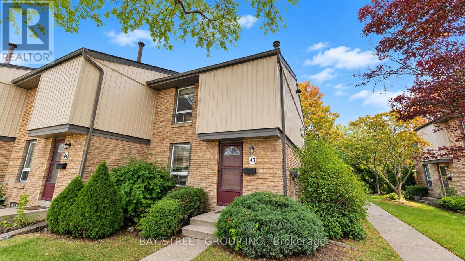 43 - 302 VINE STREET Property Photo 1