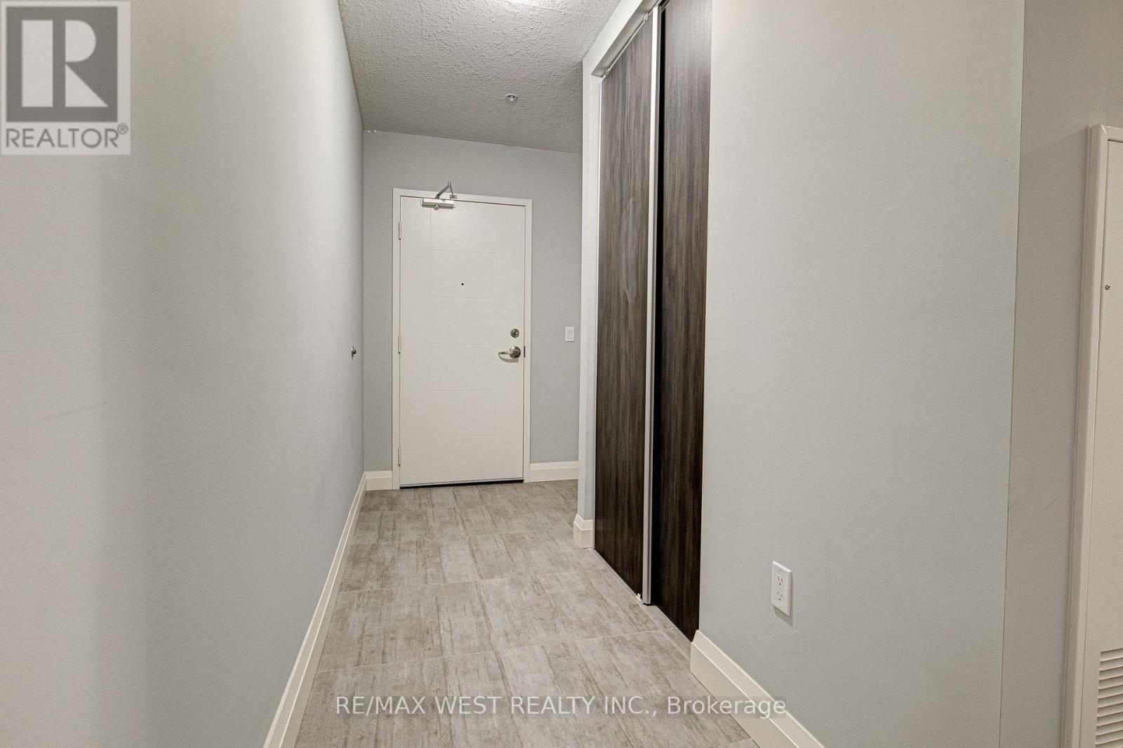215 - 318 Spruce Street Property Photo 4
