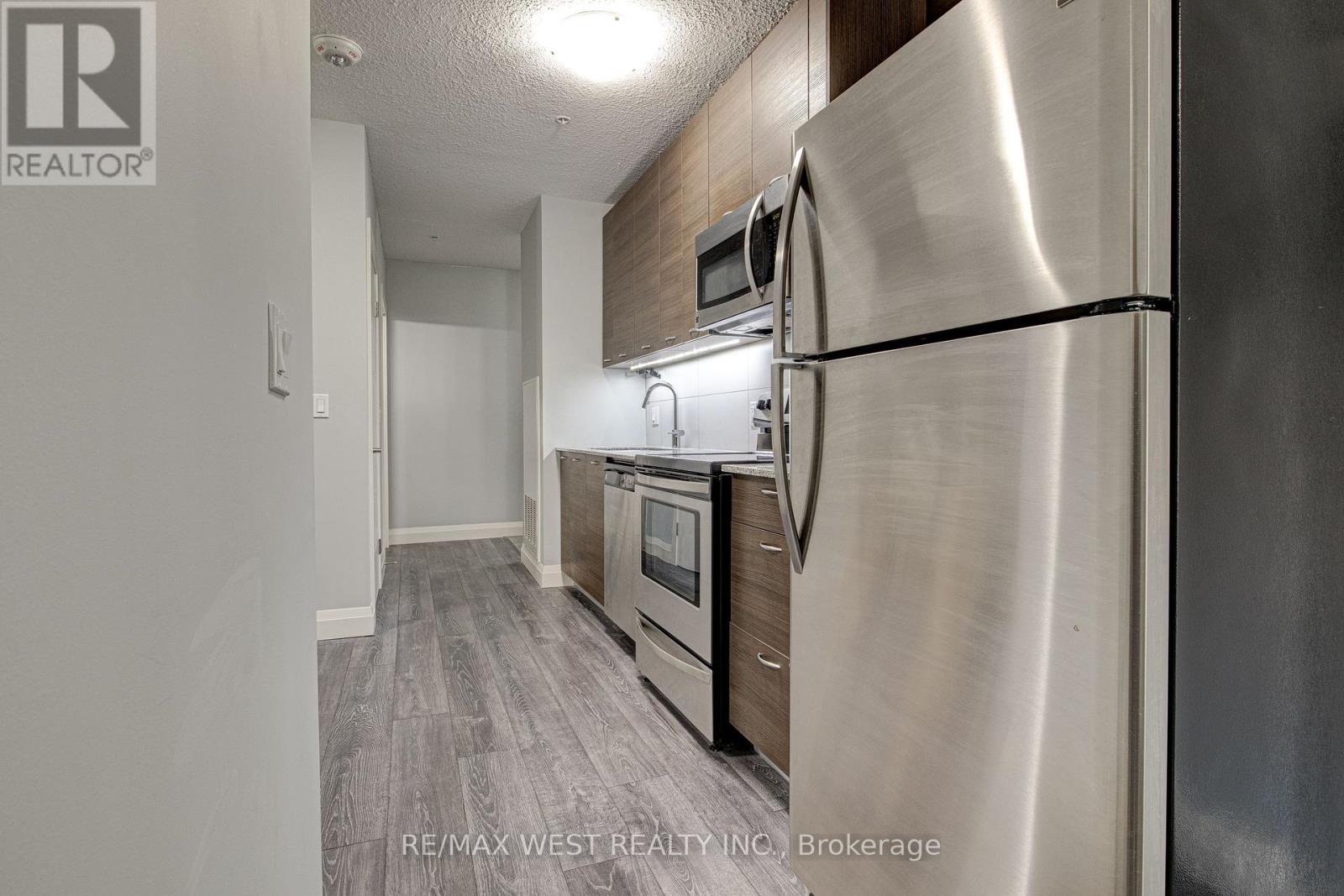 215 - 318 Spruce Street Property Photo 8
