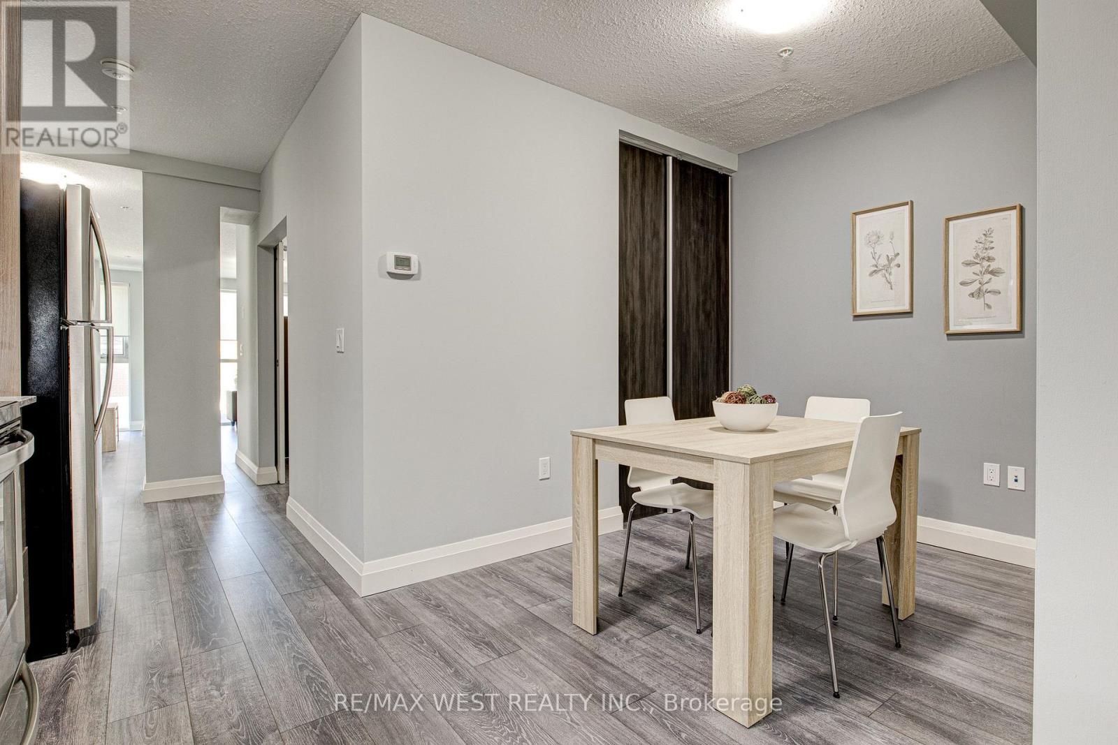 215 - 318 Spruce Street Property Photo 8