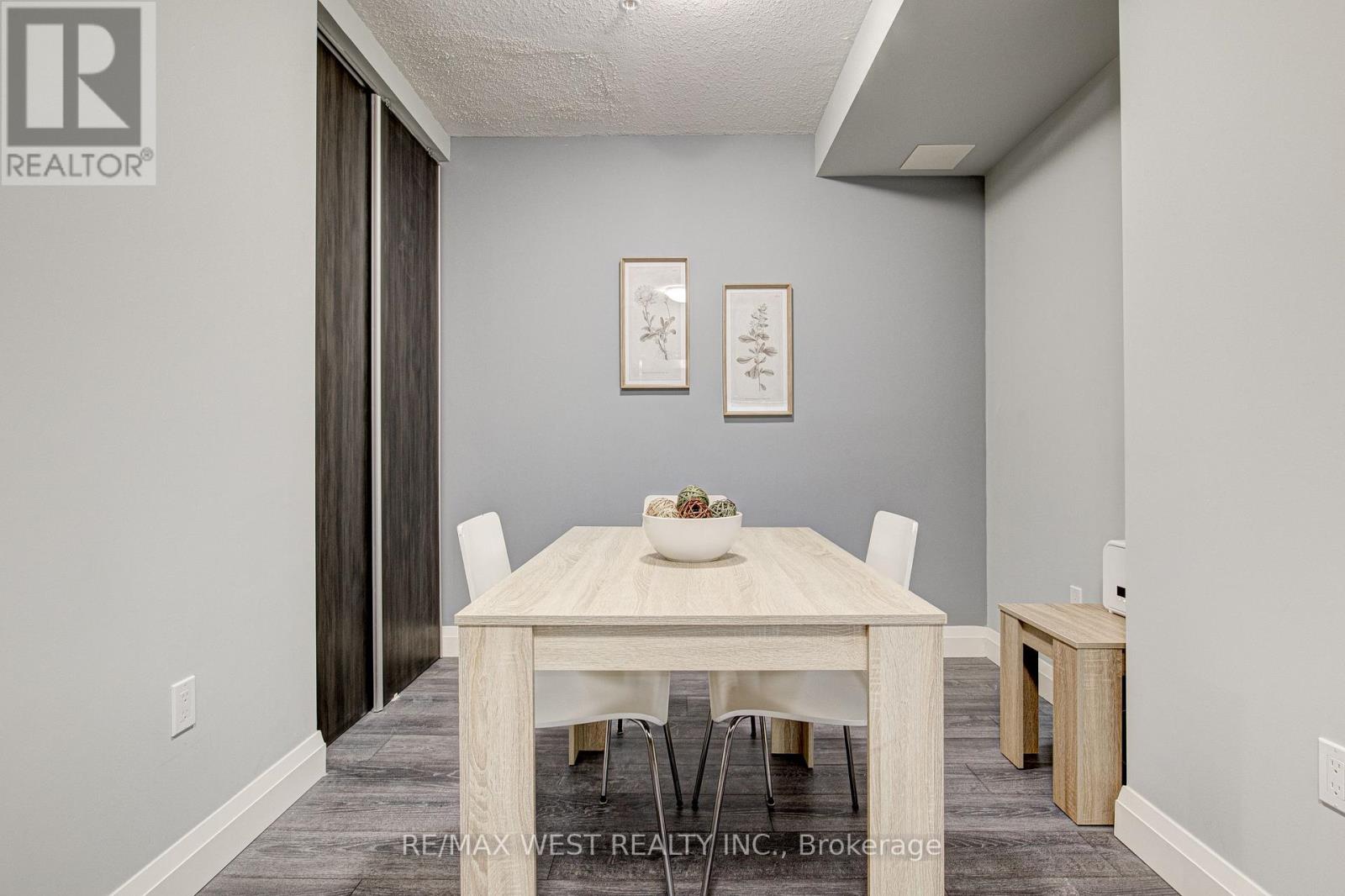 215 - 318 Spruce Street Property Photo 11