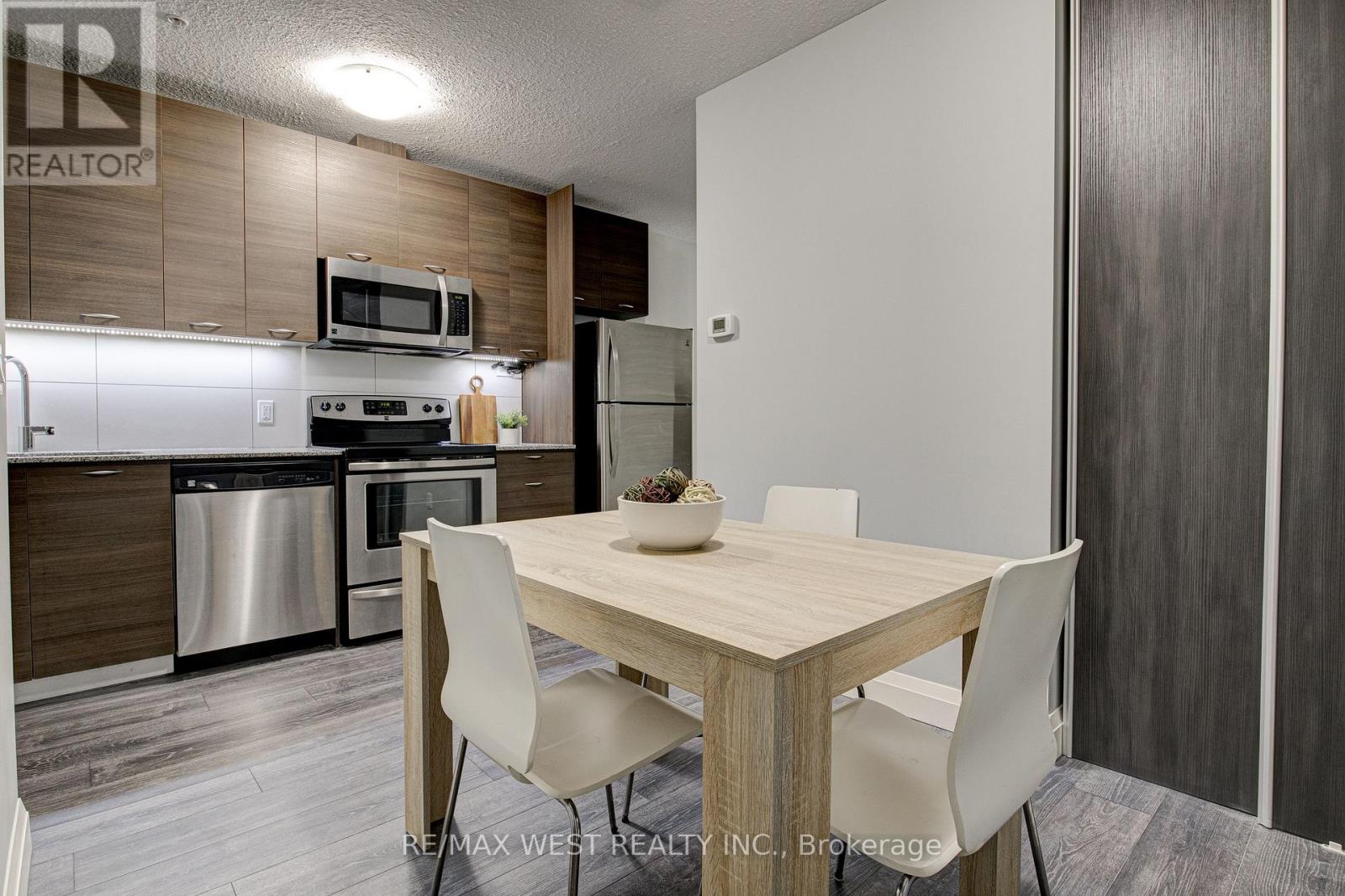 215 - 318 Spruce Street Property Photo 12