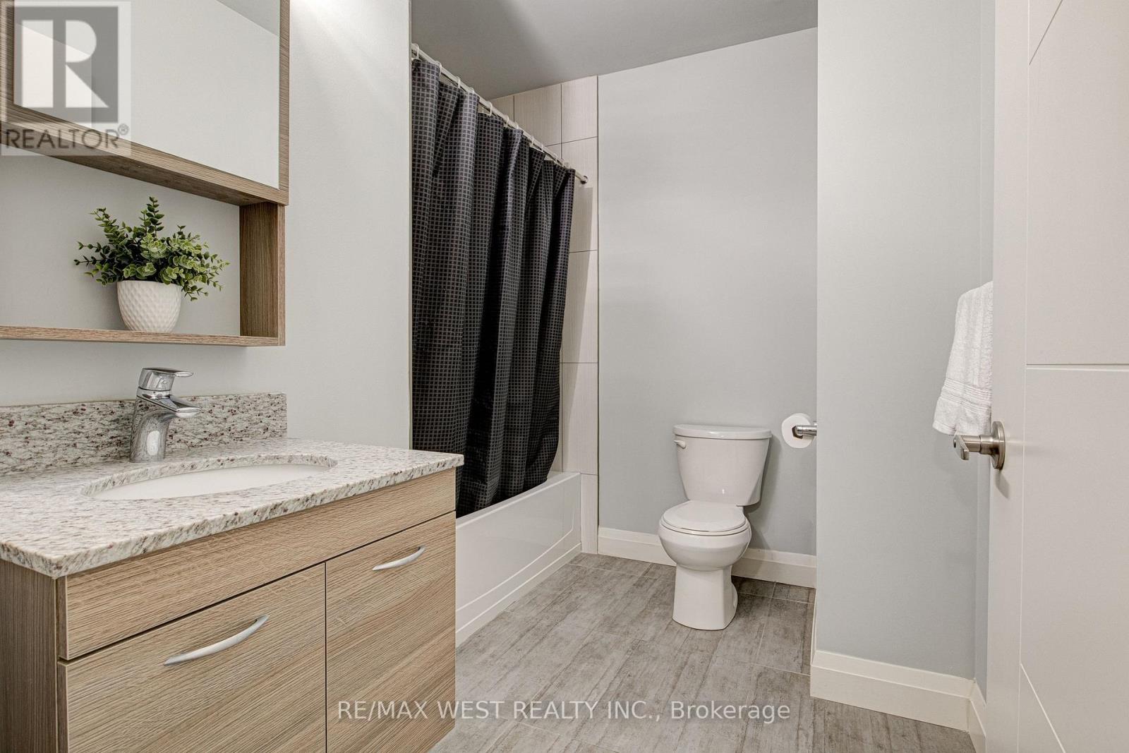 215 - 318 Spruce Street Property Photo 13