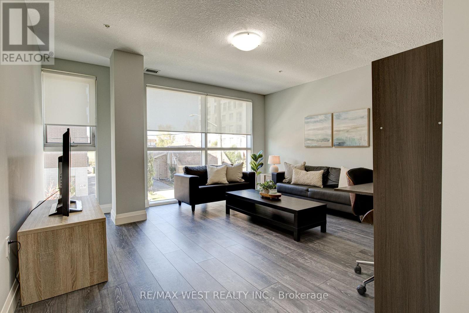 215 - 318 Spruce Street Property Photo 18