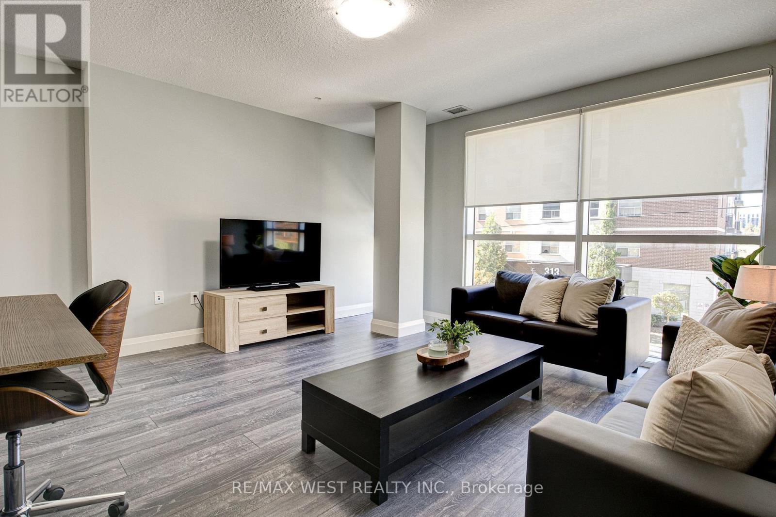 215 - 318 Spruce Street Property Photo 18