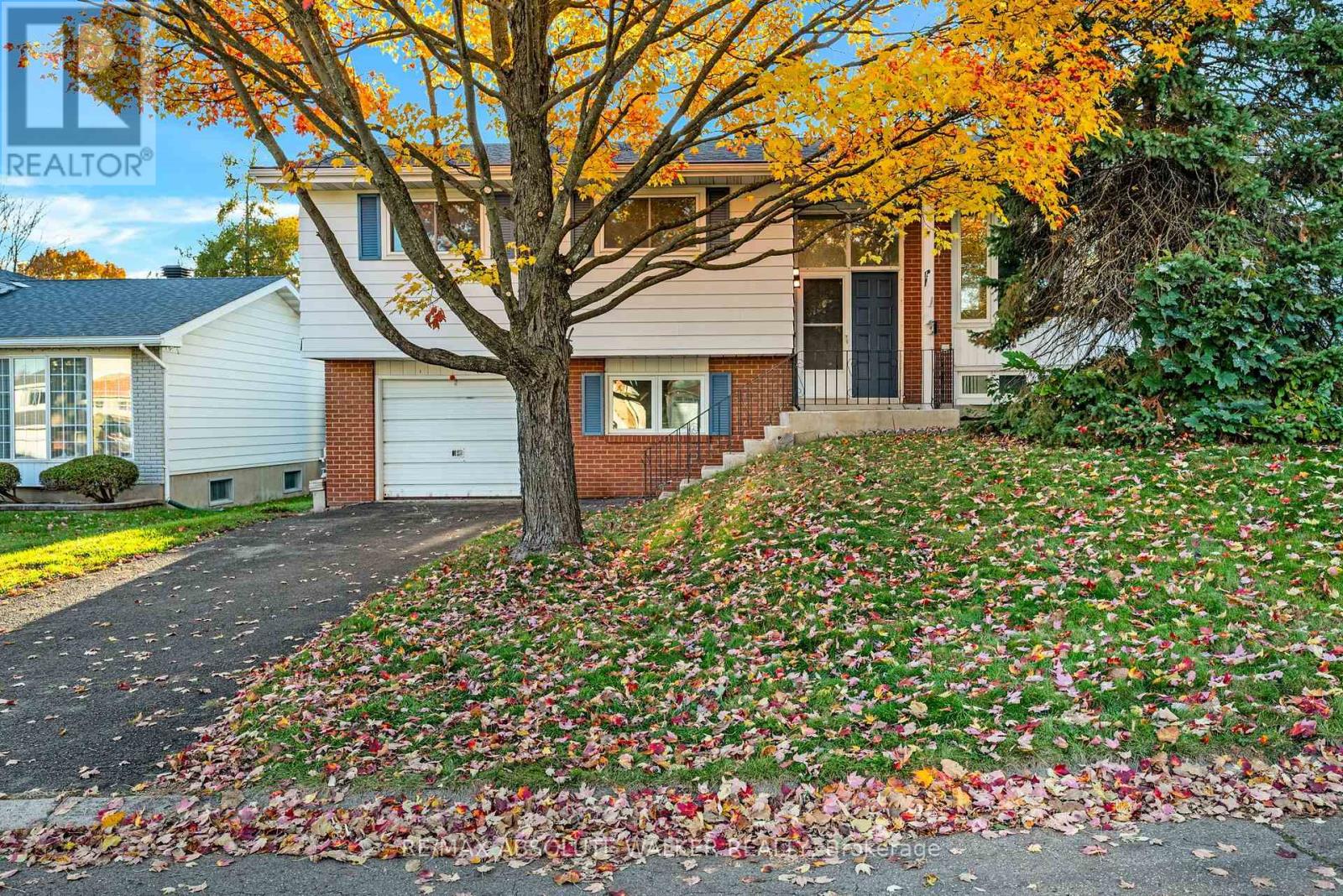 18 Silver Aspen Crescent Property Photo 3