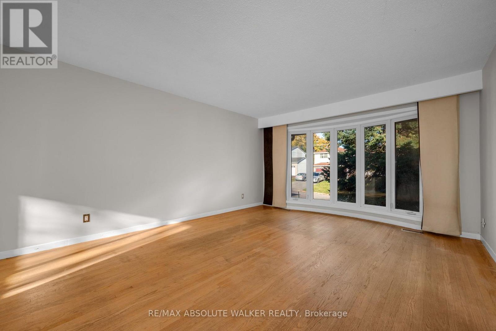 18 Silver Aspen Crescent Property Photo 6