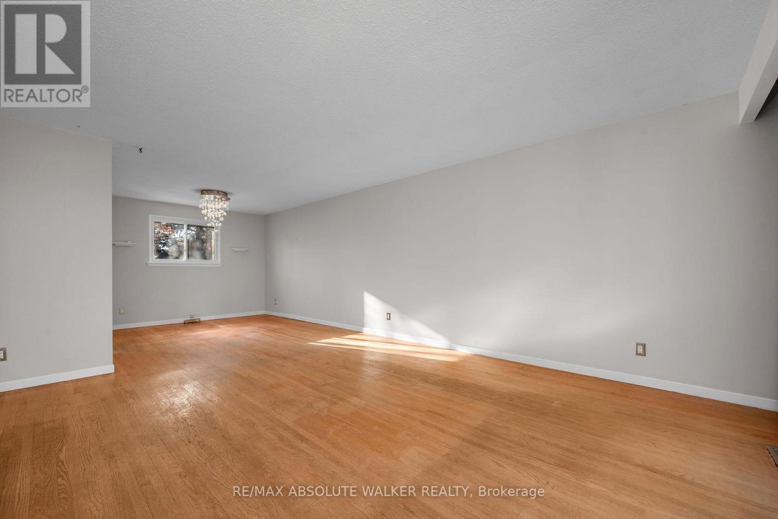18 Silver Aspen Crescent Property Photo 7