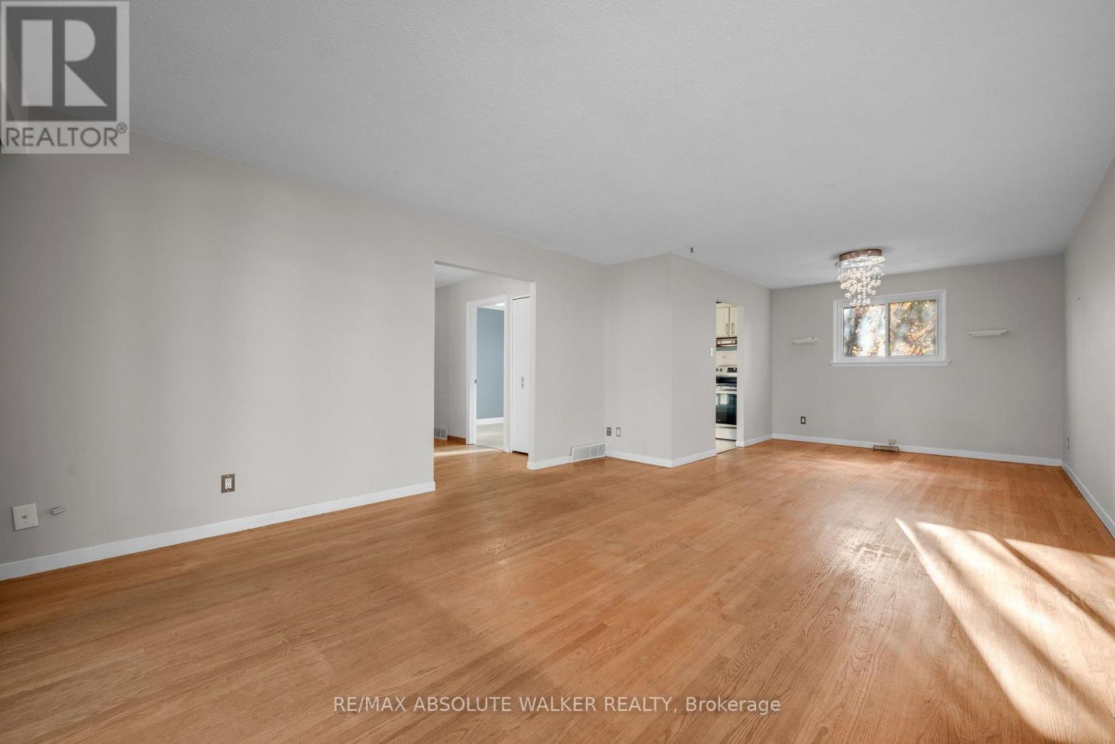18 Silver Aspen Crescent Property Photo 8