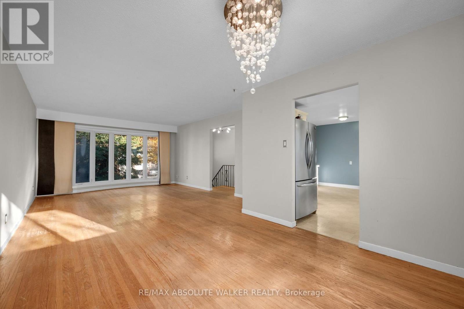 18 Silver Aspen Crescent Property Photo 11