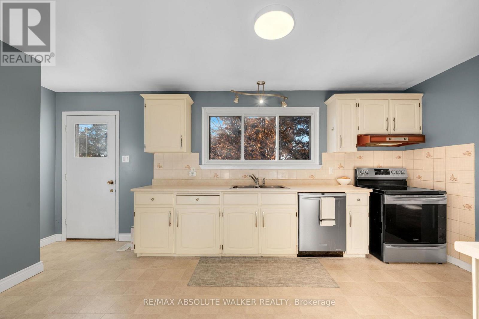 18 Silver Aspen Crescent Property Photo 12