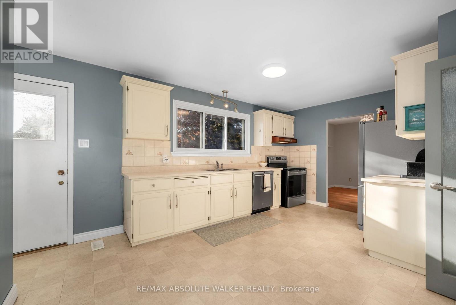 18 Silver Aspen Crescent Property Photo 13